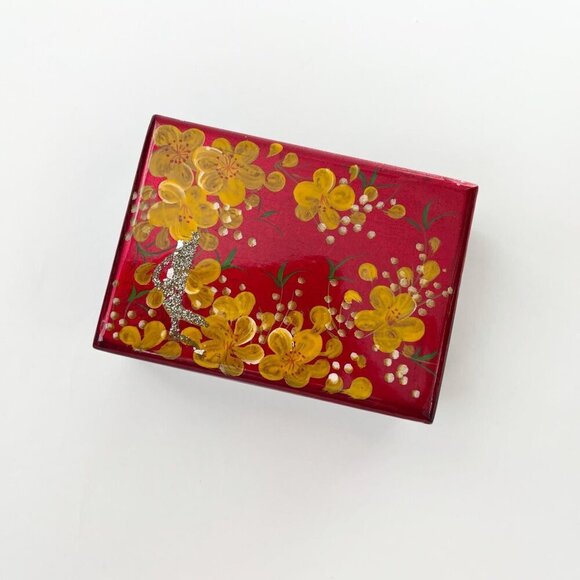 Lovely Black, Gold & Red Lacquerware Vintage Japanese Red Velvet Jewelry Box - Picture 2 of 10